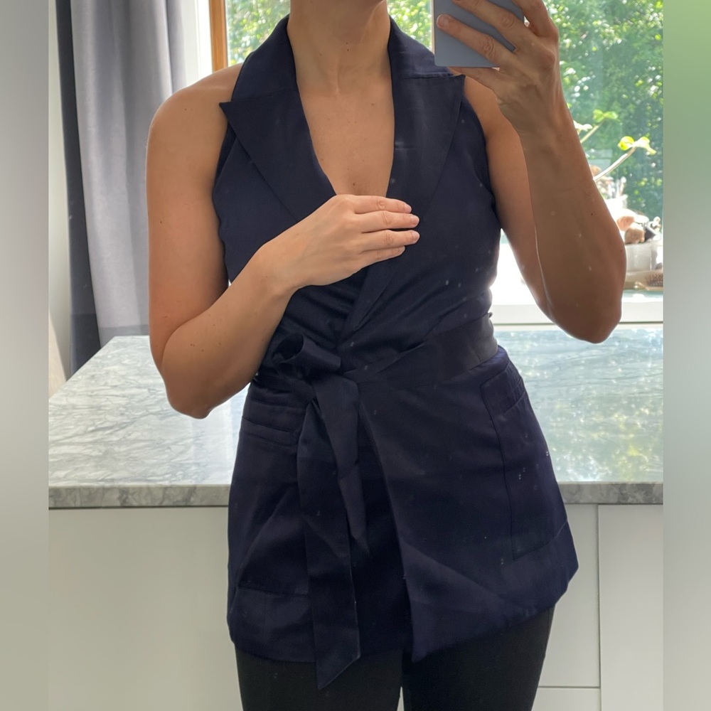 New! Fits Larger! Ted Baker Elegant Navy Women's vest size 0 fits size 6